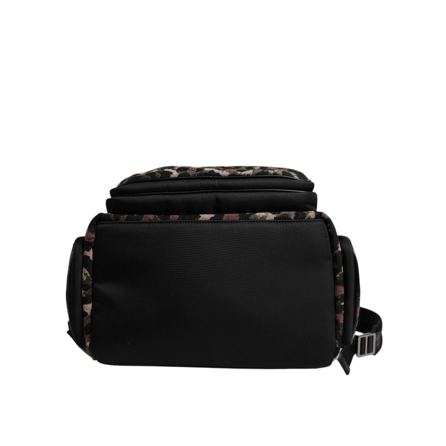 Front view with bag zipped and handles upright.