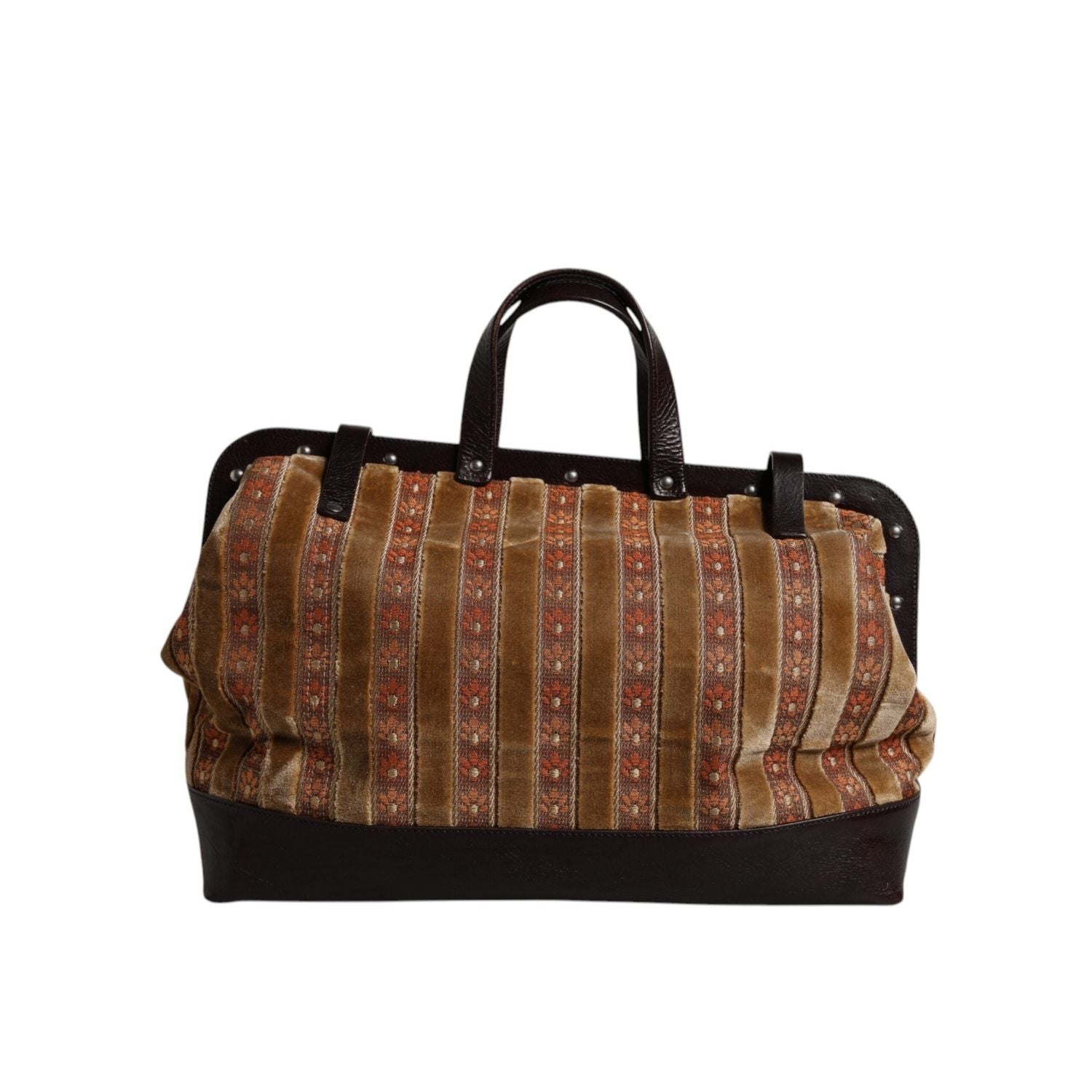 Front view with bag zipped and handles upright.
