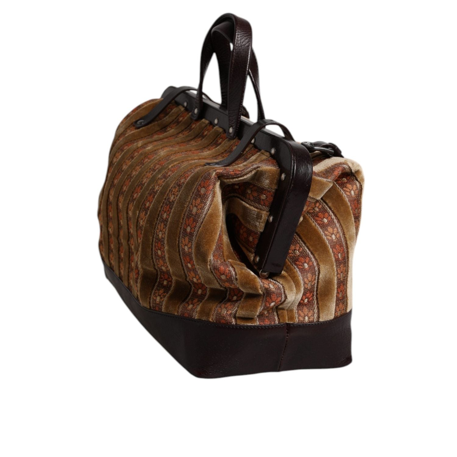 Front view with bag zipped and handles upright.