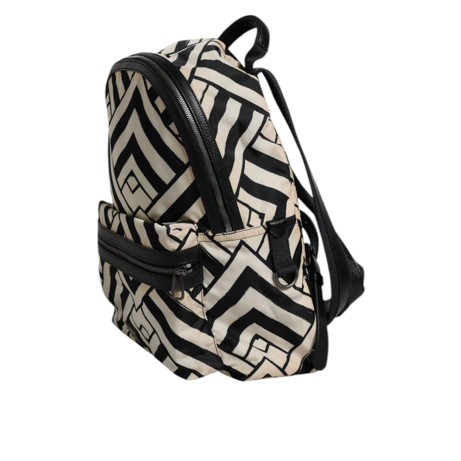 Front view with bag zipped and handles upright.