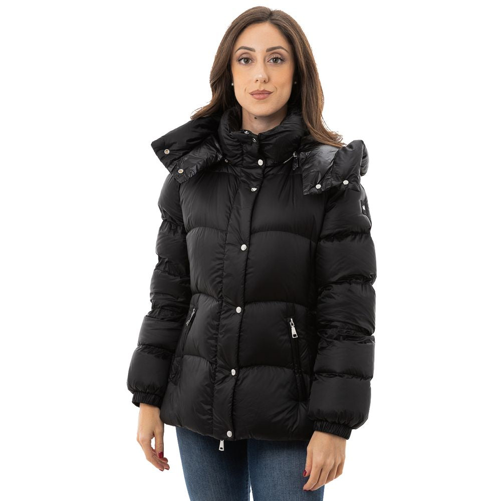 Front view with bag zipped and handles upright.
