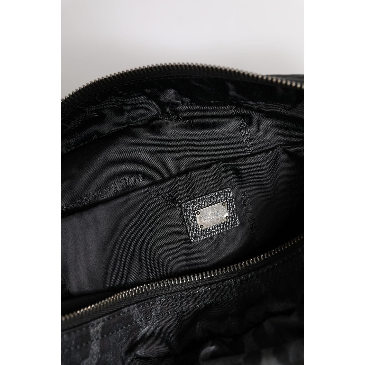 Front view with bag zipped and handles upright.