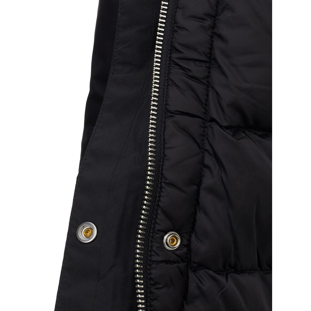 Front view with bag zipped and handles upright.