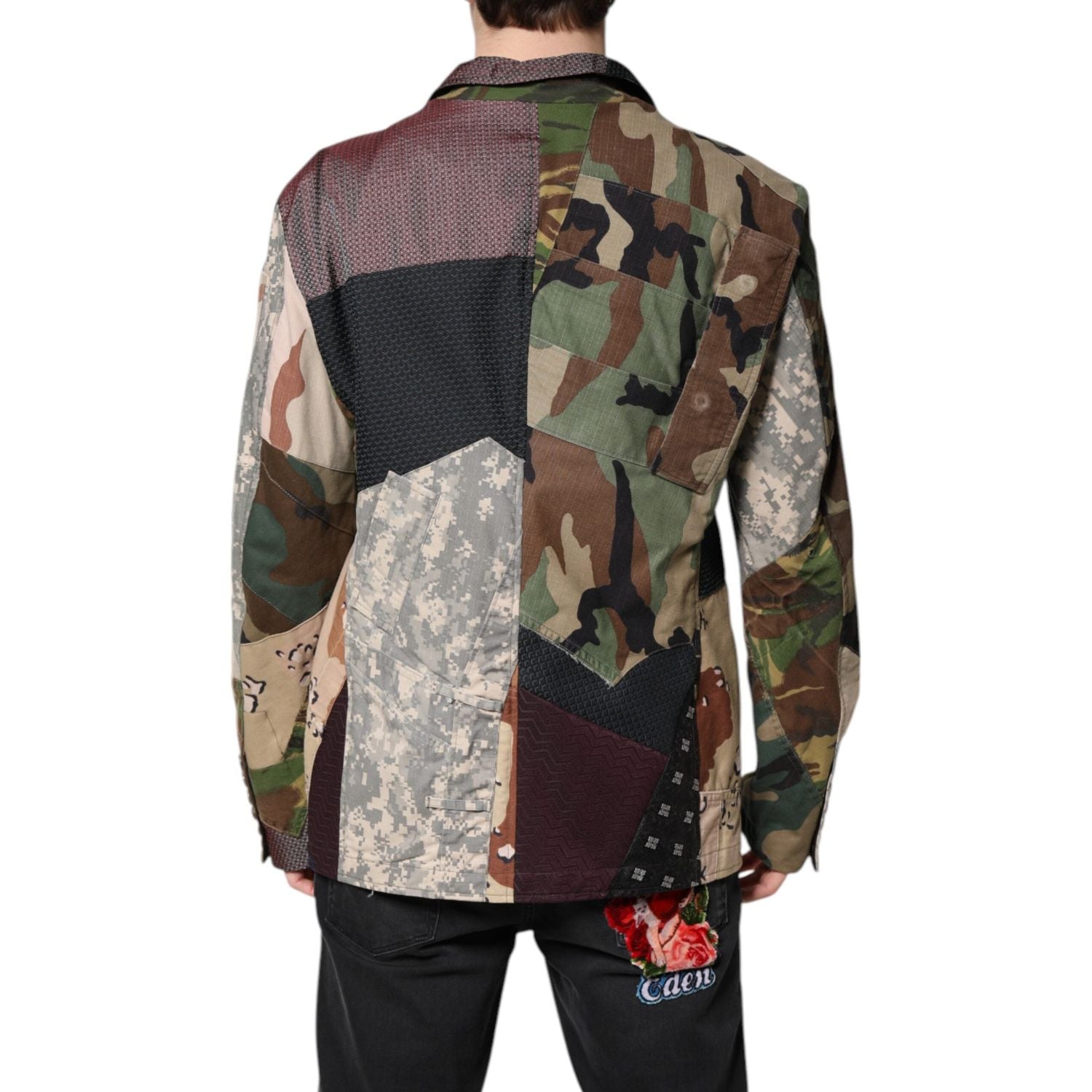 Front view with bag zipped and handles upright.
