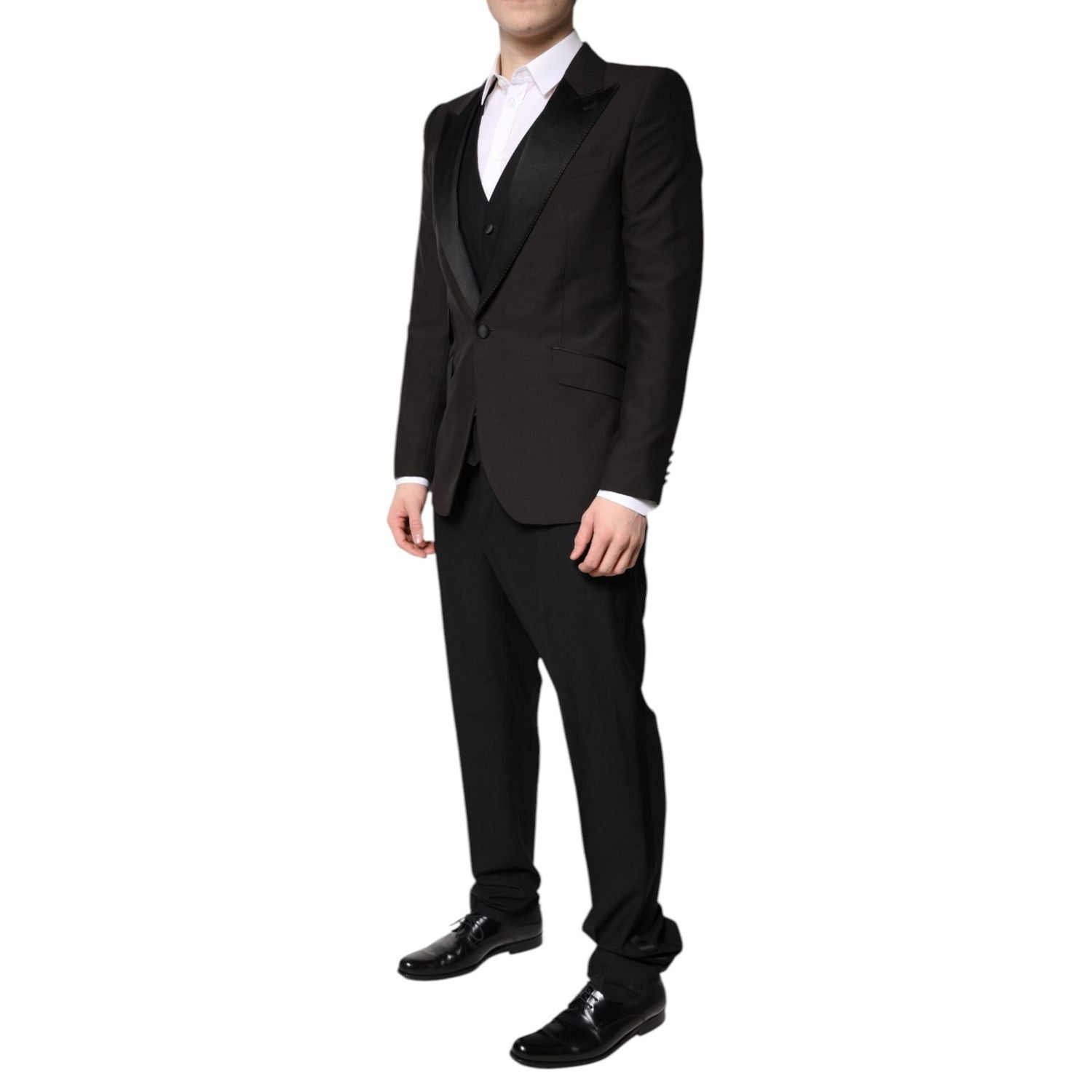 Front view with bag zipped and handles upright.