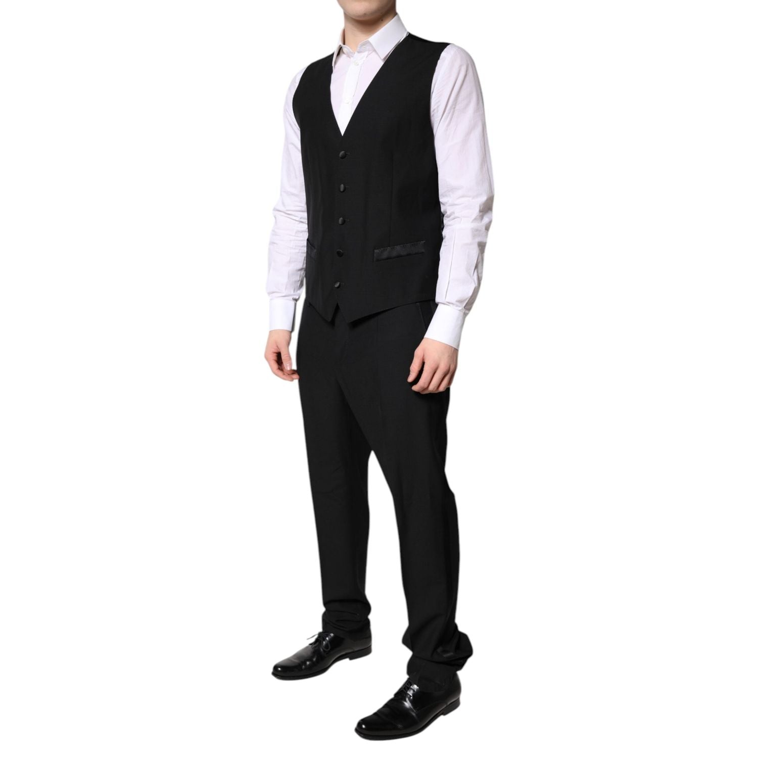 Front view with bag zipped and handles upright.