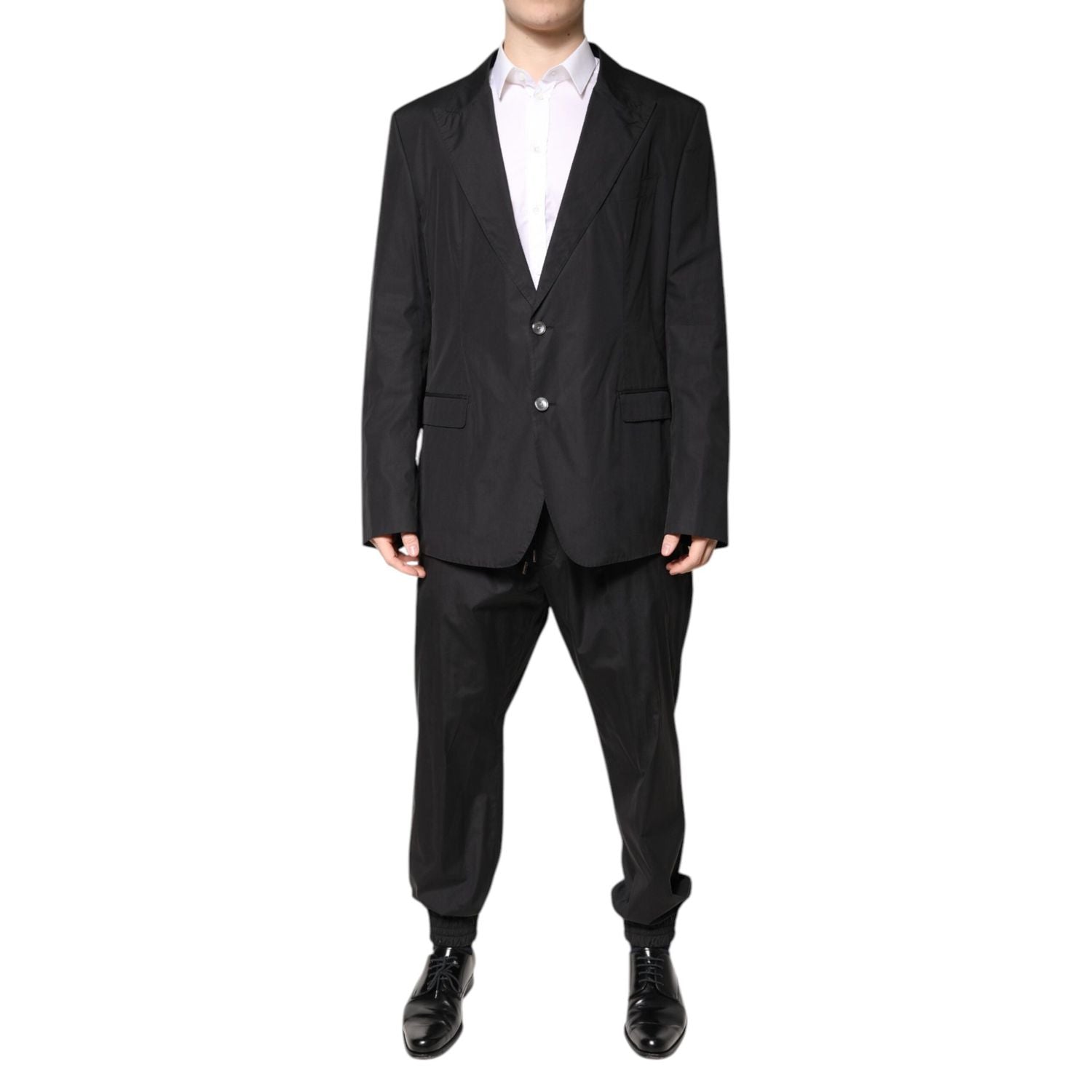 Front view with bag zipped and handles upright.