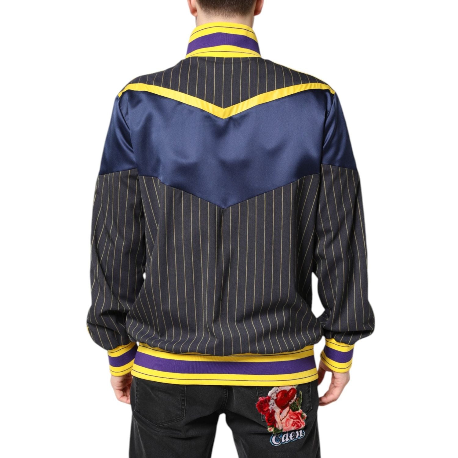 Front view with bag zipped and handles upright.