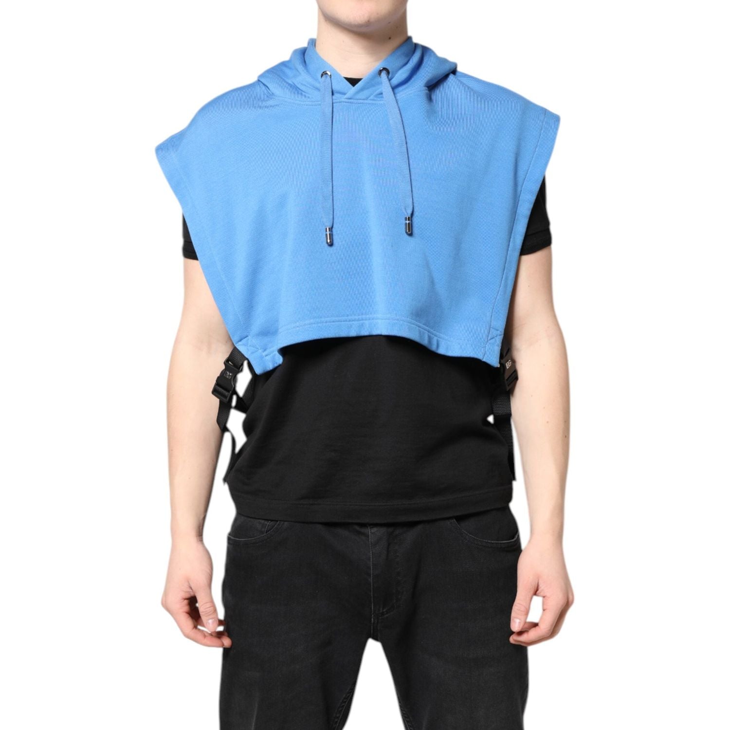 Front view with bag zipped and handles upright.