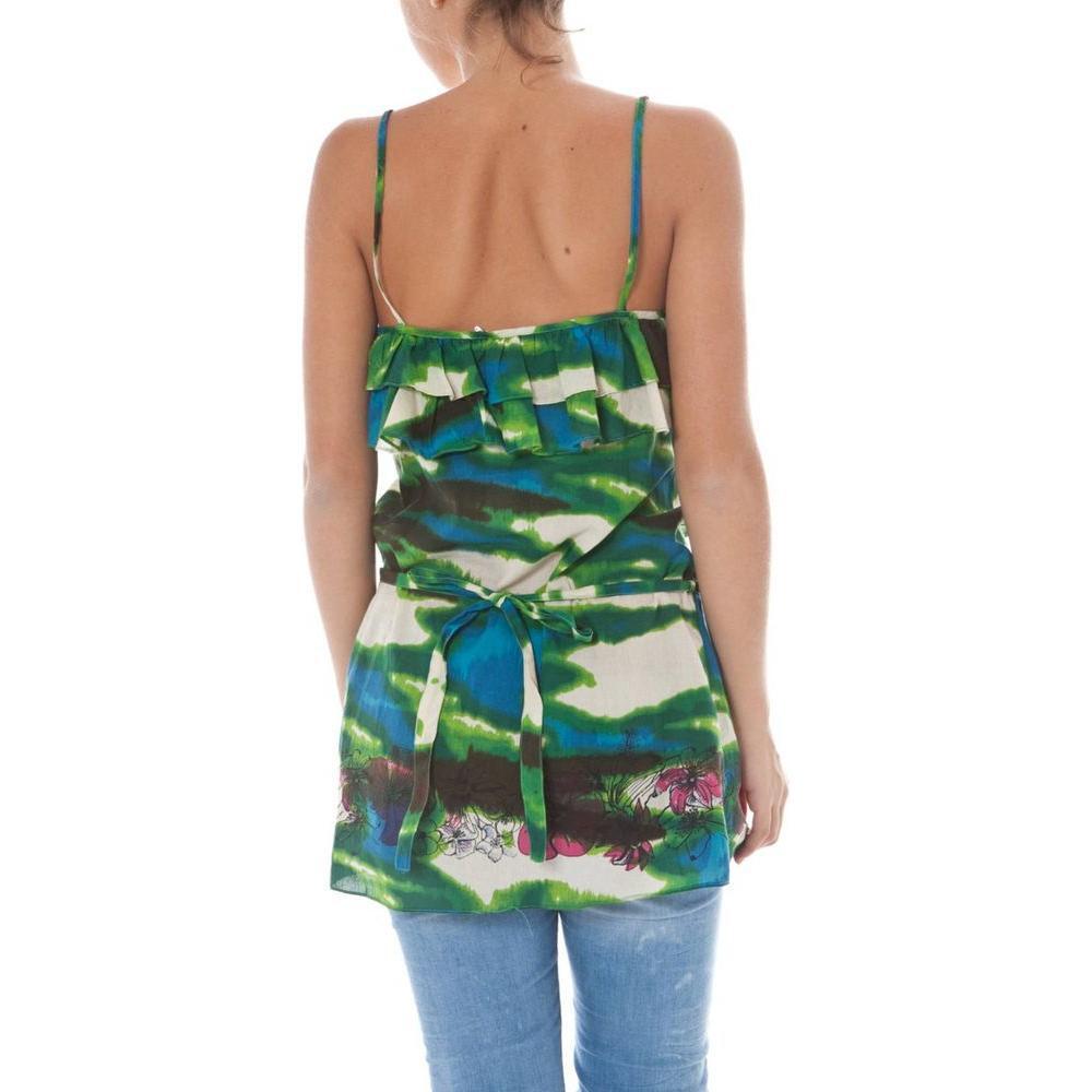 Front view with bag zipped and handles upright.