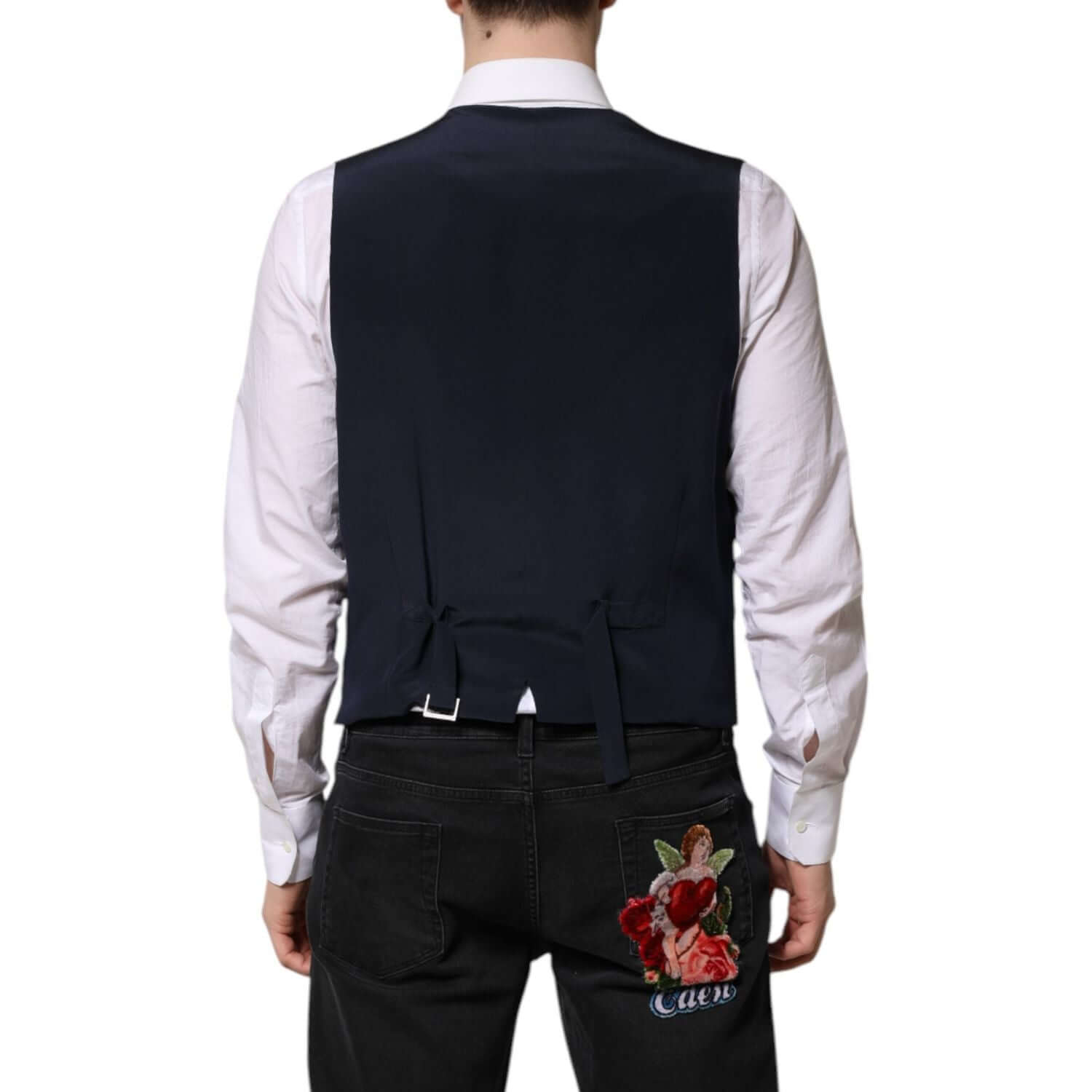 Front view with bag zipped and handles upright.