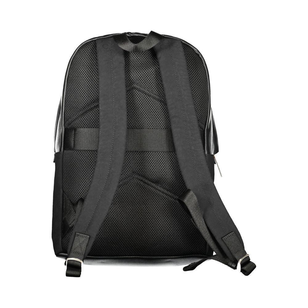Front view with bag zipped and handles upright.