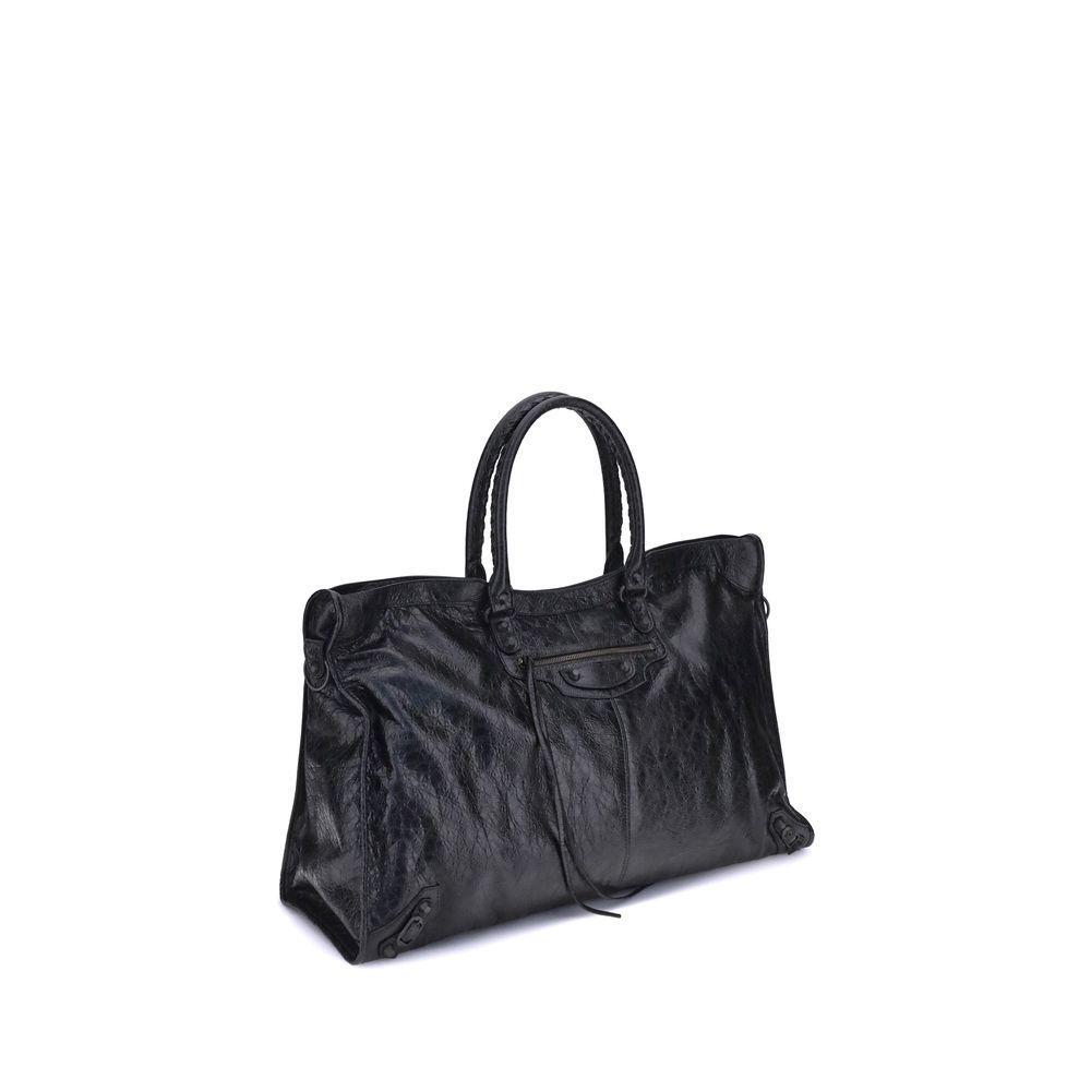 Front view with bag zipped and handles upright.