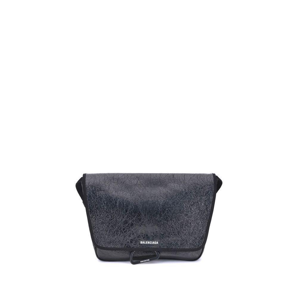 Front view with bag zipped and handles upright.