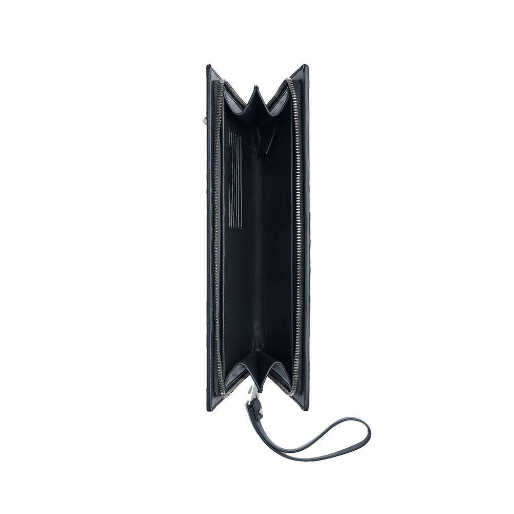 Front view with bag zipped and handles upright.