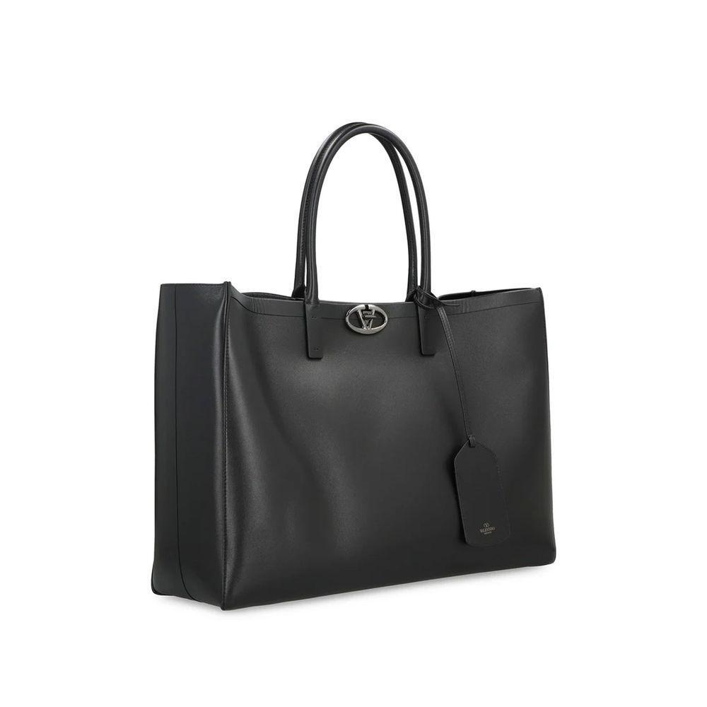 Front view with bag zipped and handles upright.