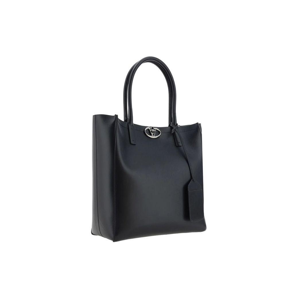 Front view with bag zipped and handles upright.