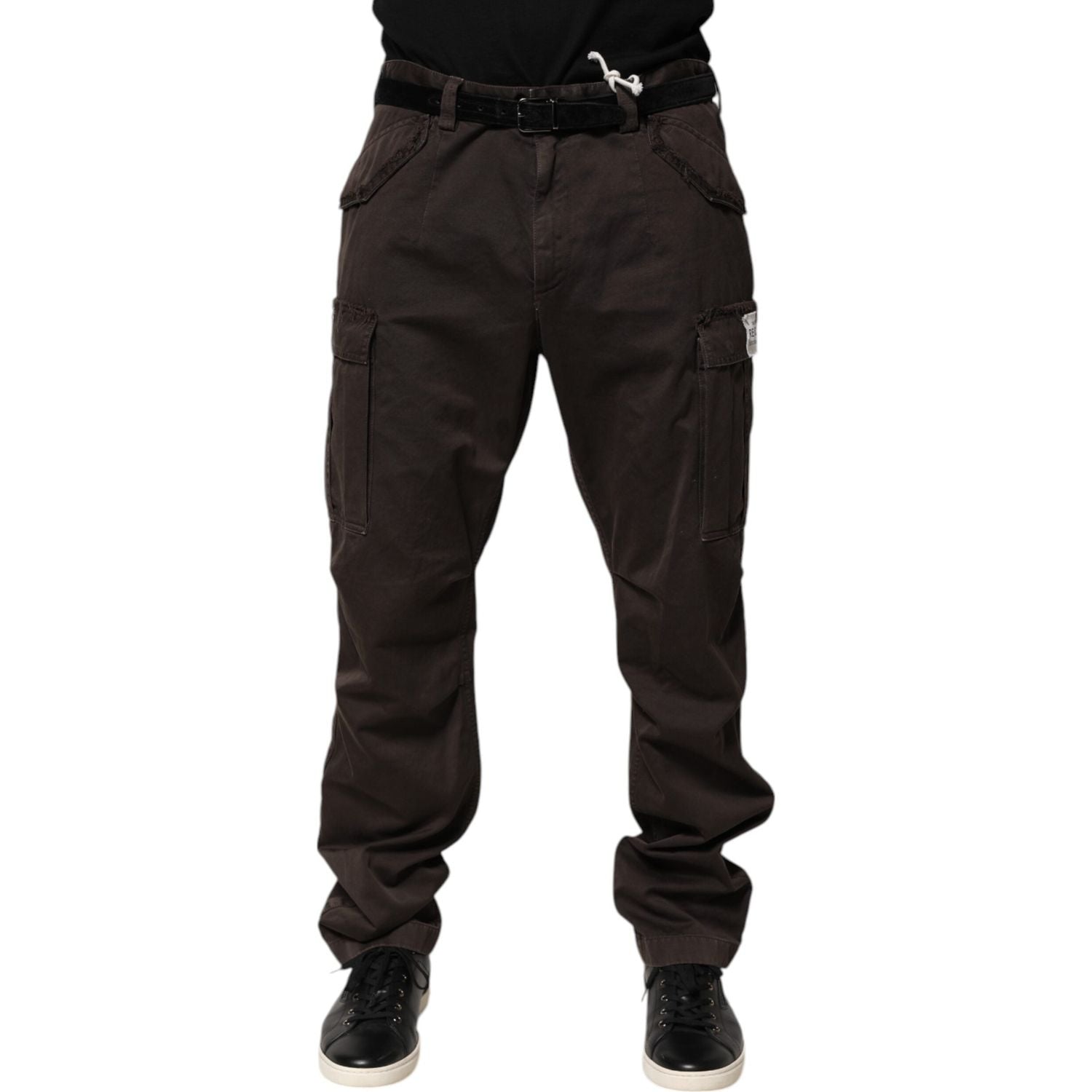 Front view with bag zipped and handles upright.