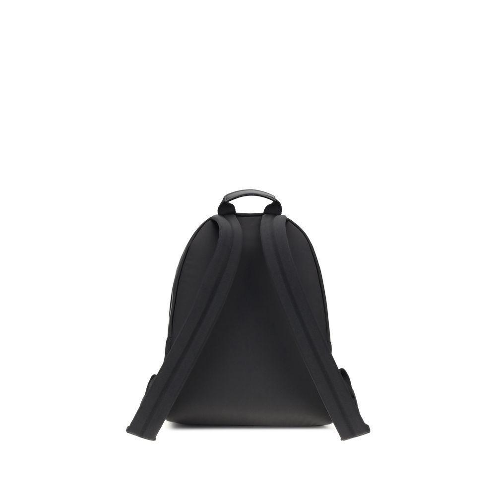 Front view with bag zipped and handles upright.