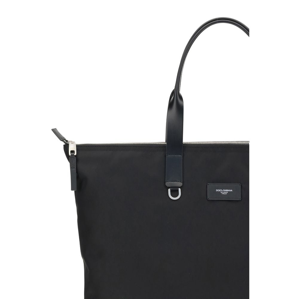 Front view with bag zipped and handles upright.