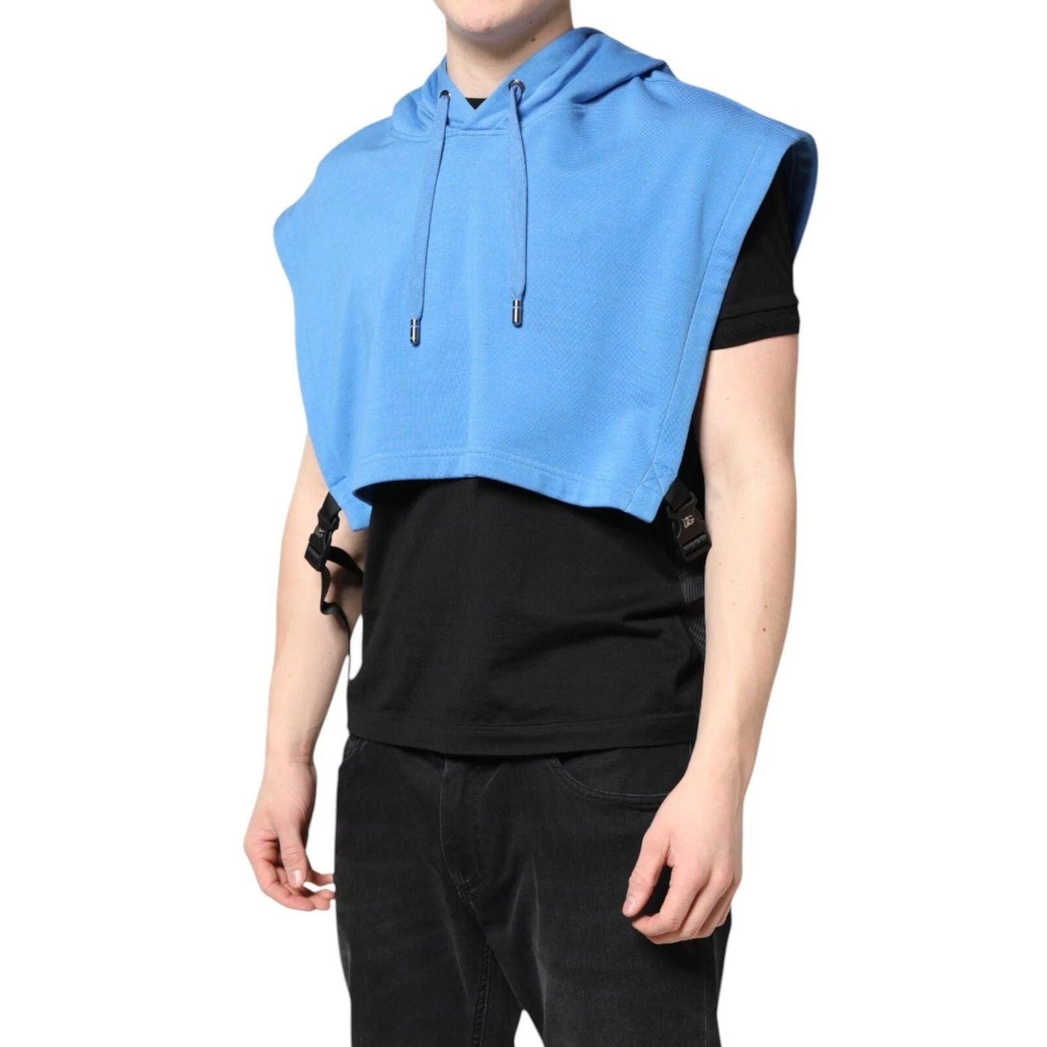 Front view with bag zipped and handles upright.