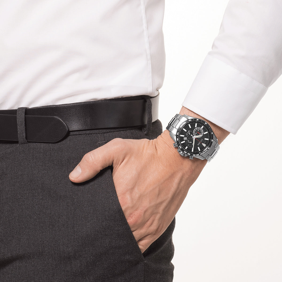 Person wearing CITIZEN Mod. ELEGANCE wristwatch with stainless steel bracelet and black dial.