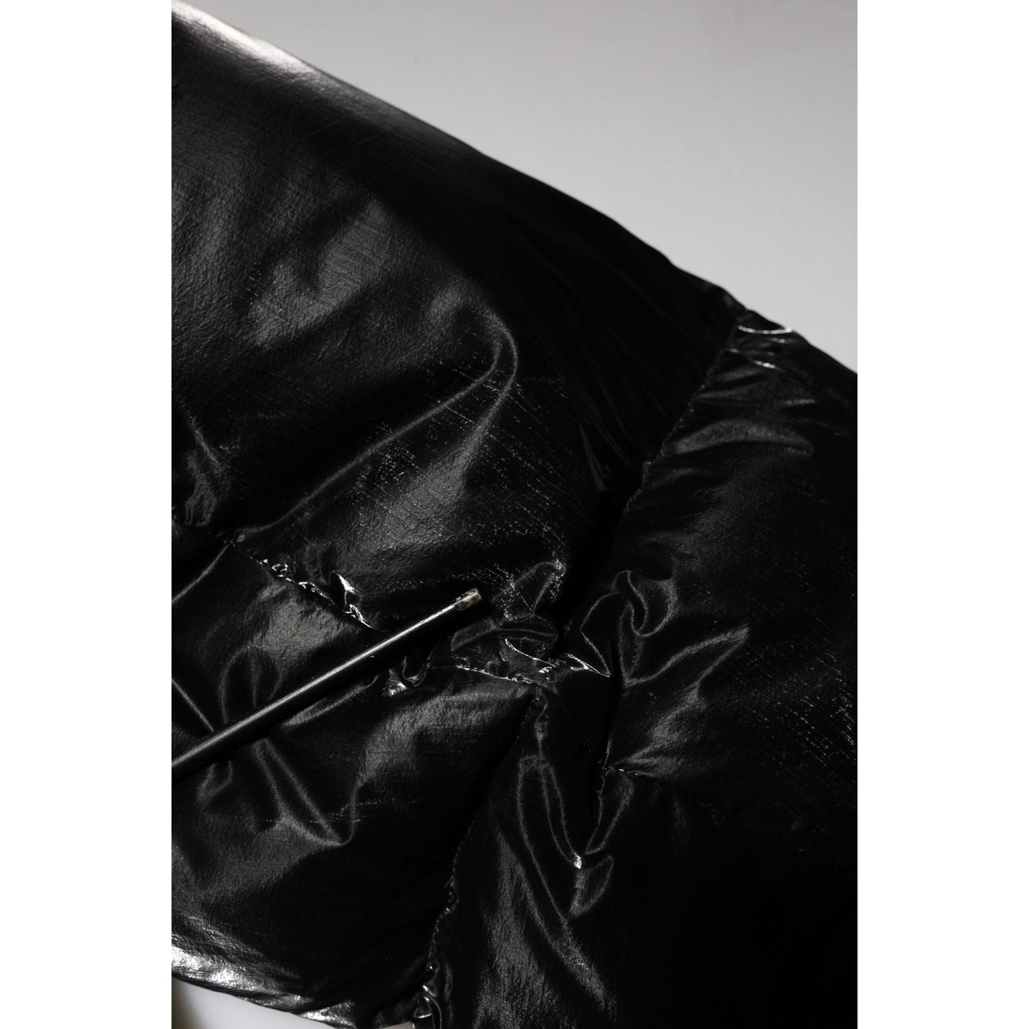 Front view with bag zipped and handles upright.