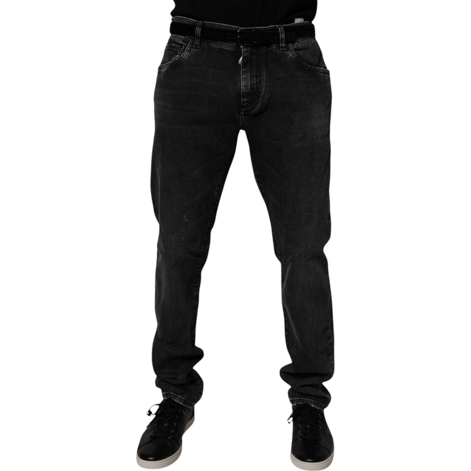 Front view with bag zipped and handles upright.
