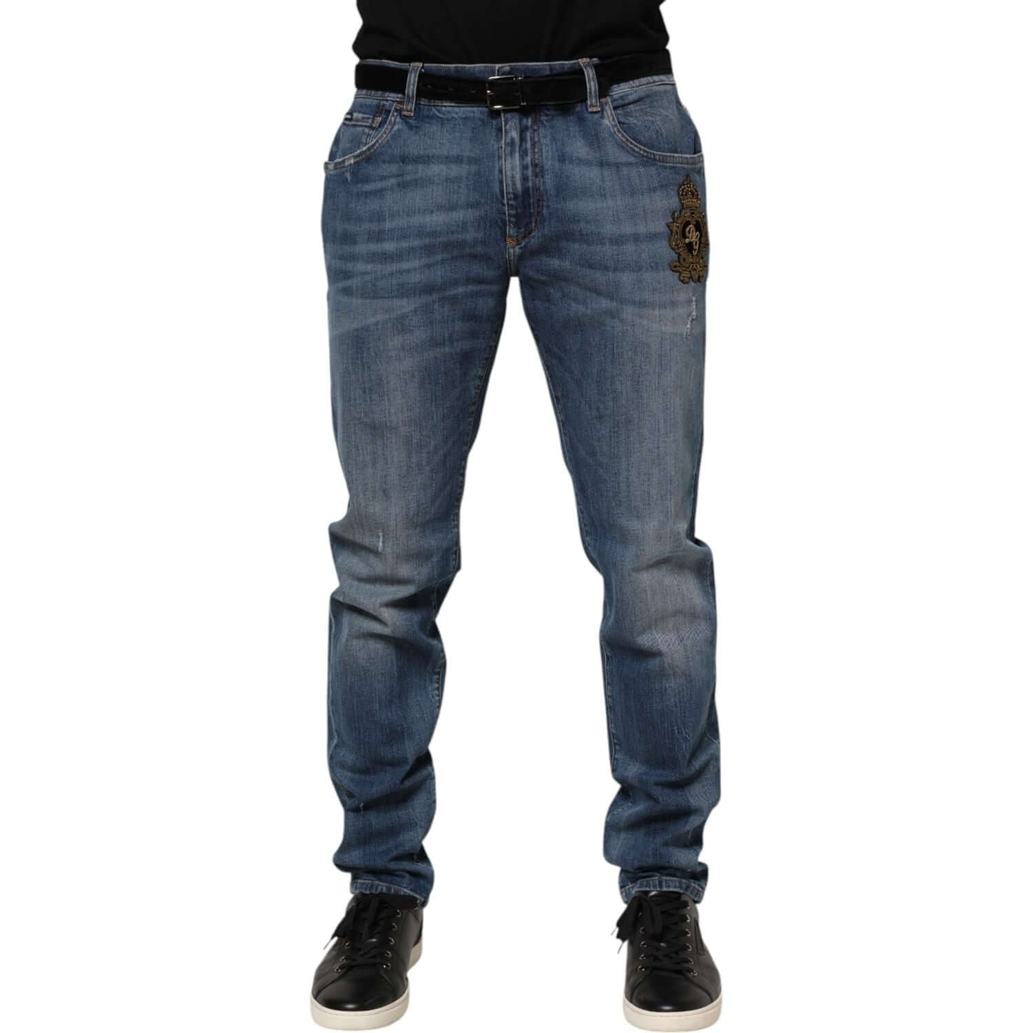 Front view with bag zipped and handles upright.