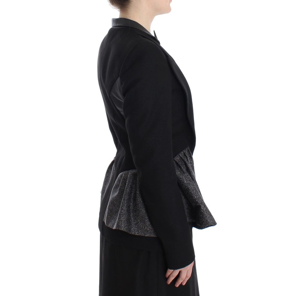Front view with bag zipped and handles upright.