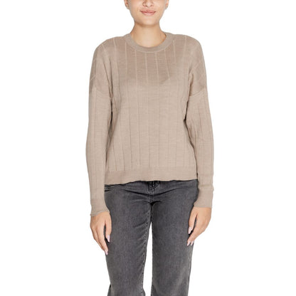 Only Beige Marabou Sweatshirt with crew neck and ribbed texture, offering a soft, warm, and stylish fit for women