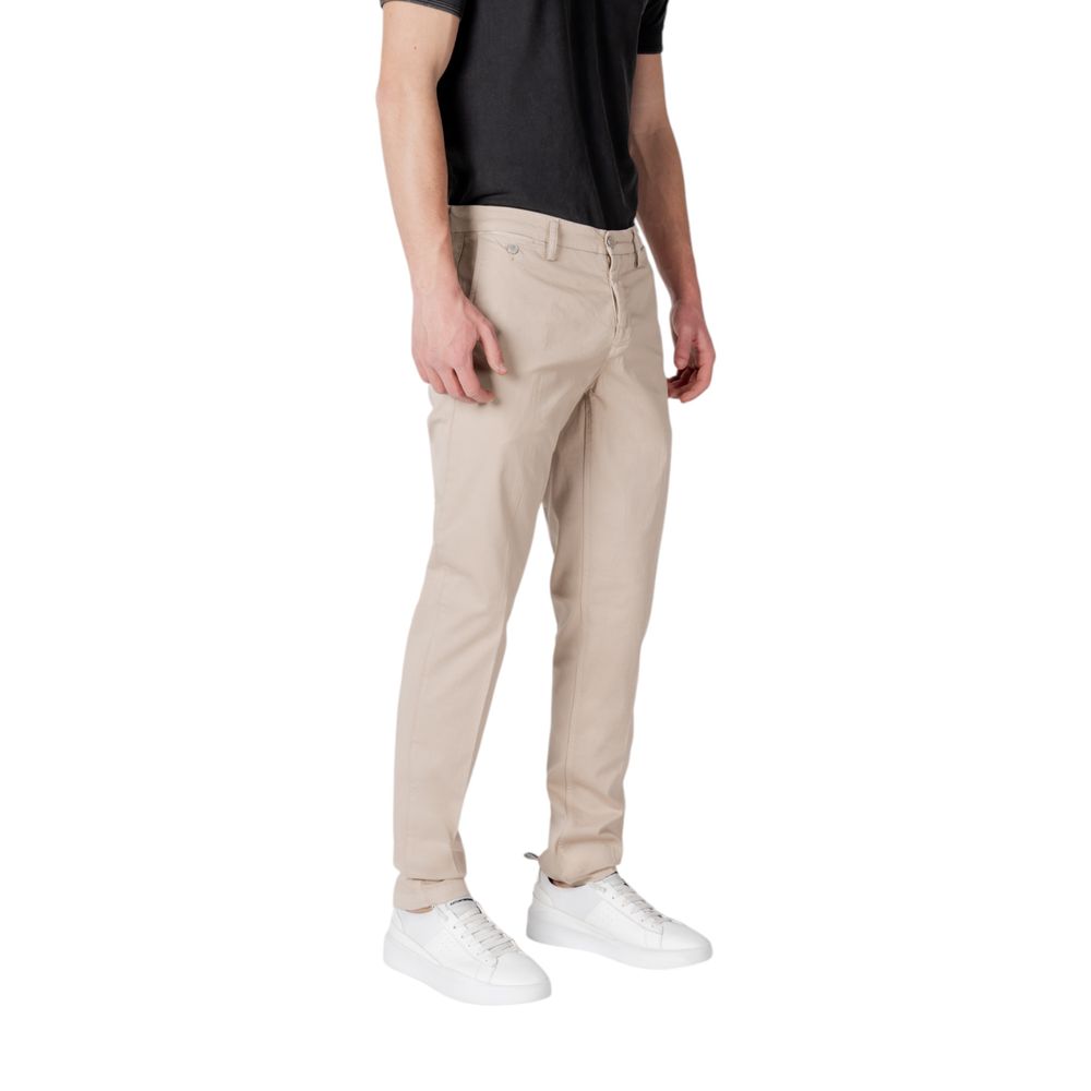 Man wearing Replay Beige Cotton Casual Pants, ideal for a stylish and comfortable look, made from 98% cotton and 2% elastane/lycra.